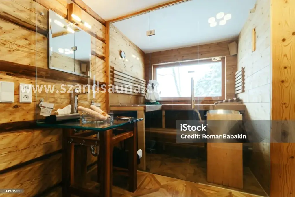 放松的身体在桑拿后